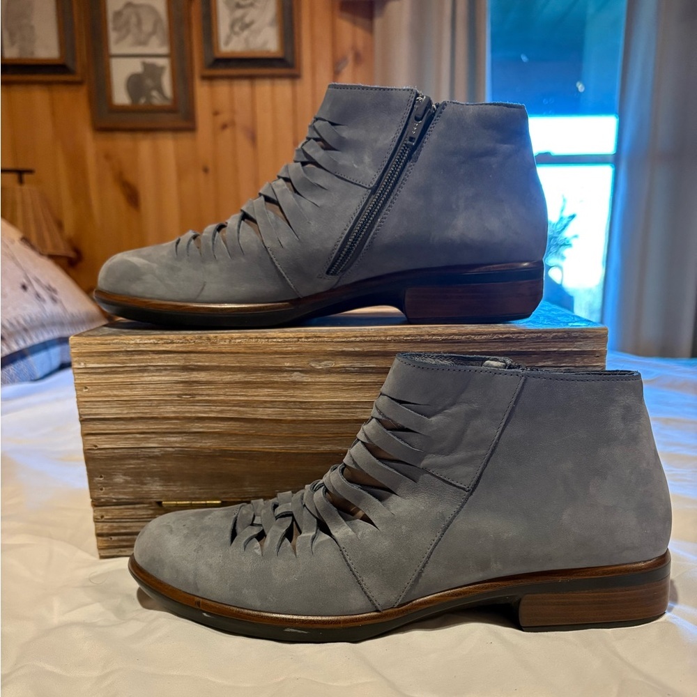 'Leveche' from Naot in Feathery Blue Nubuck/Shiitake Nubuck women’s size 40 - Picture 2 of 14
